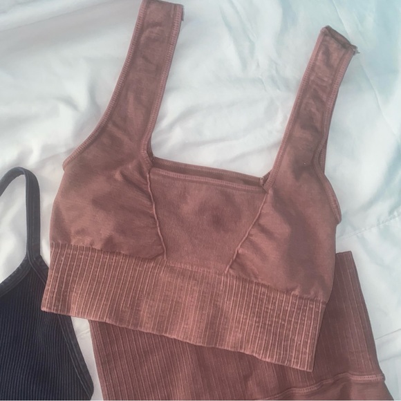 2 sets of FP Movement leggings and tops - Picture 4 of 5